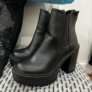 platform steve madden boots !